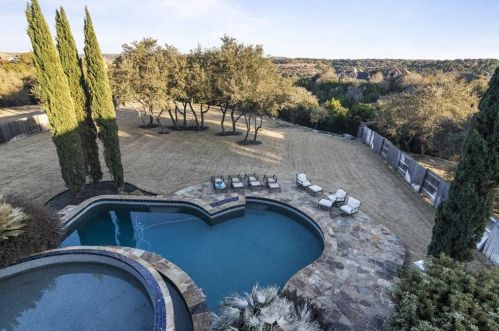 217 Emerald Ridge Dr, Austin, TX 78732-1234