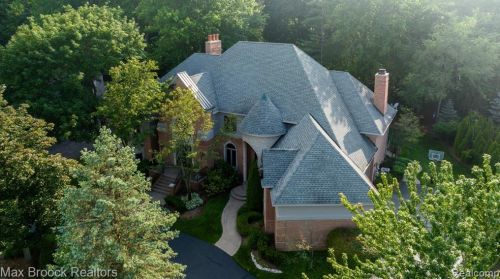 3586 Walnut Brk Dr, Rochester MI 48309-4065 exterior