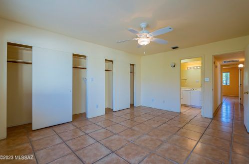 5860 Swan Rd, Tucson AZ 85718-5433 exterior