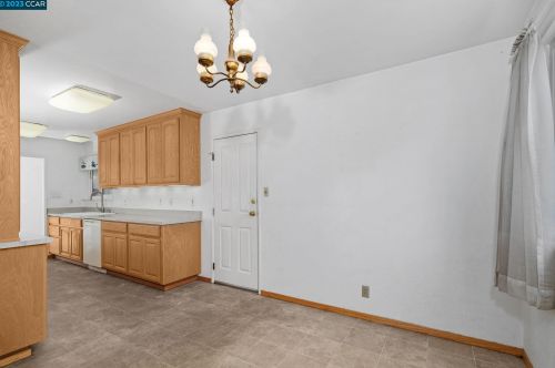 3948 Majestic Dr, Concord CA  94519-1214 exterior