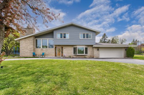 8947 Santa Monica Blvd, Milwaukee, WI 53217-1754