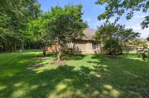 52064 Southview Rdg, Macomb Township MI 48042-1120 exterior