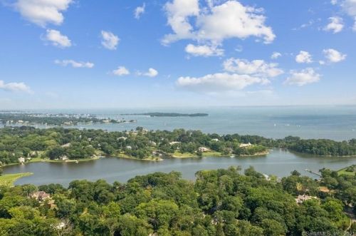 37 Davenport Ave, Greenwich CT 06830-7176 exterior