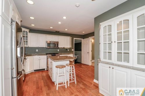 860 Grove Ave, Edison NJ  08820-2203 exterior