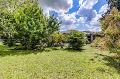 681 College Park Rd, Fort Pierce FL 34953-3330 exterior