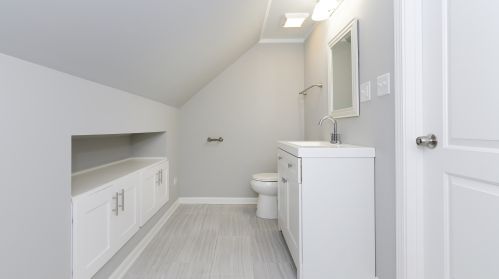 8455 Kingston Ave, Chicago IL 60617-1912 exterior