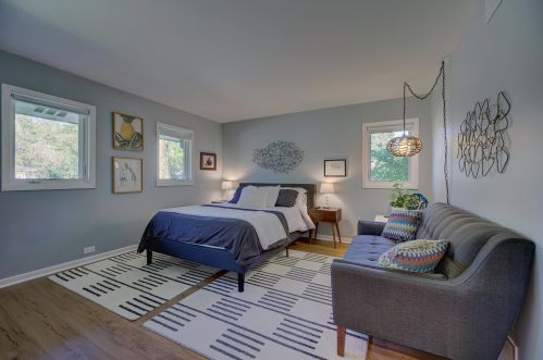 925 Bay Point Rd, Milwaukee WI  53217-1355 exterior