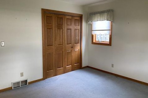 1941 Sharon Ln, Manitowoc WI 54220-1527 exterior