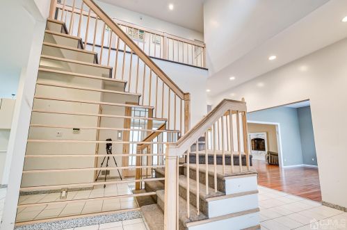 4 Fairhill Rd, Edison NJ 08817-2962 exterior