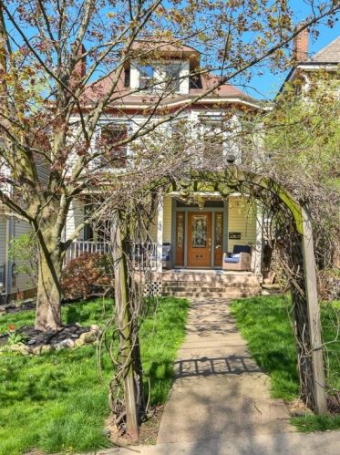 323 Frst Ave, Pittsburgh PA 15202-3201 exterior