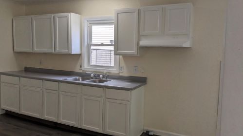 1225 Sanford St, Meskegon MI 49441-2131 exterior