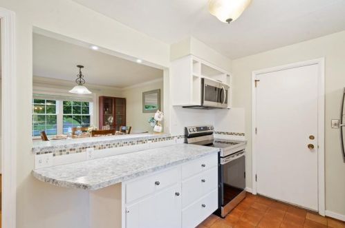 1152 Pinewood Dr, Pittsburgh PA 15243-1810 exterior