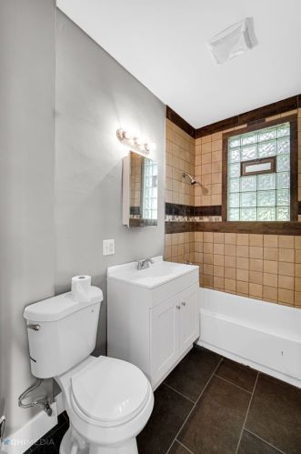 5116 Carpenter St, Chicago IL 60621-1028 exterior