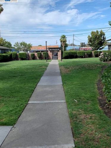 1133 Meadow Ln, Concord CA  94520-3766 exterior