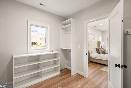 5543 10th St, Arlington VA  22205-2416 exterior