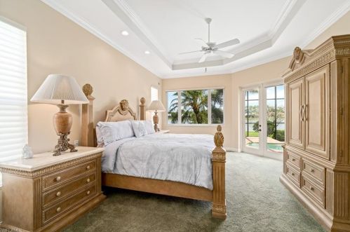 2046 Imperial Cir, Naples FL 34110-1089 exterior