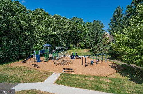 5812 Inman Park Cir, Rockville MD  20852-5472 exterior