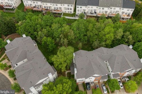 13106 Marcey Crk Rd, Herndon VA 20171-4820 exterior