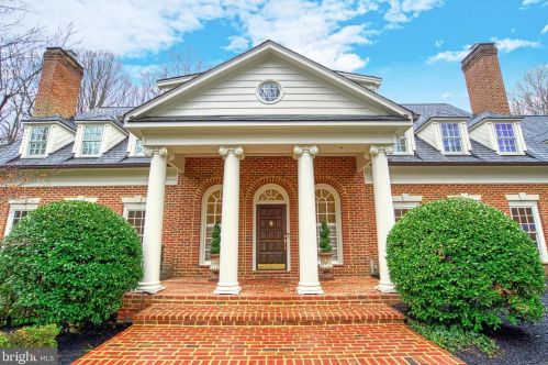 718 Potomac Knolls Dr, Mc Lean, VA 22102-1422