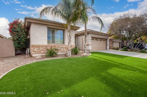 111 Roadrunner Dr, Chandler, AZ 85286-3924