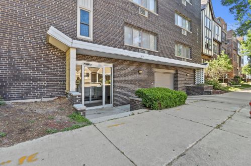 4434 Oakland Ave, Milwaukee WI  53211-1657 exterior