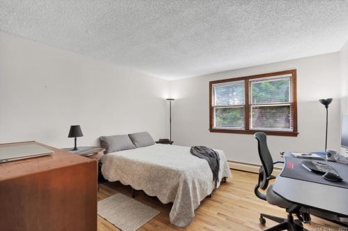 46 Eldridge St, Manchester CT 06040-5500 exterior