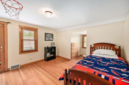 9304 Jackson Park Blvd, Milwaukee WI 53226-2616 exterior