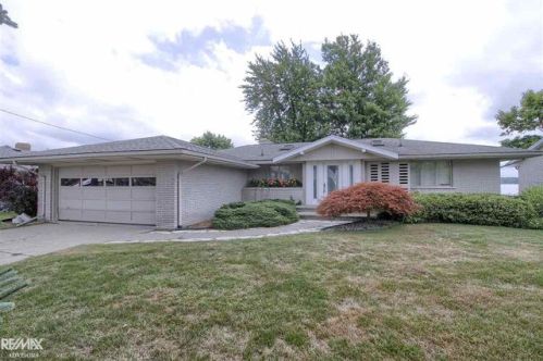 125 Channelsyde Dr, Algonac MI  48001-1157 exterior