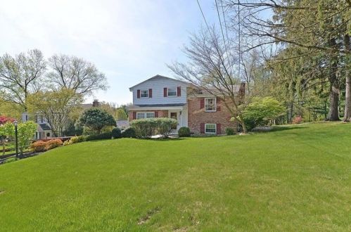 506 Glengary Dr, Pittsburgh, PA 15215-1106