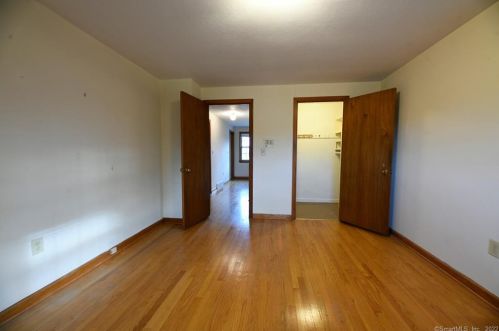 64 Grv Rd, North Haven CT 06473-2420 exterior