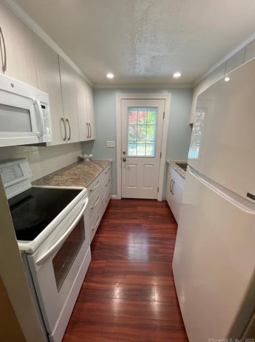 46 Wall St, Wallingford CT 06492-4708 exterior