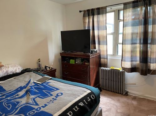 943 Fenwood Dr, Valley Stream NY  11580-1745 exterior