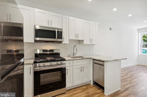 2113 Darien St, Philadelphia, PA 19122-1315