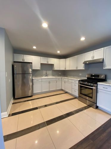 10334 Oglesby Ave, Chicago IL  60617-5631 exterior