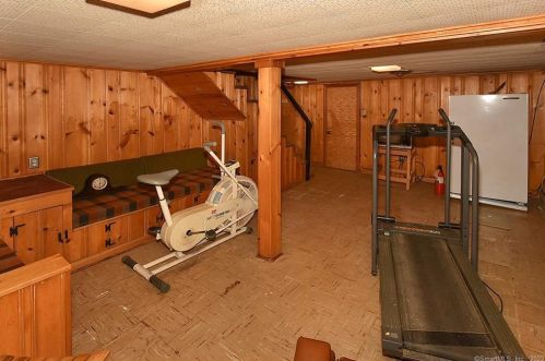 1052 Plymouth St, Windsor CT 06095-3653 exterior