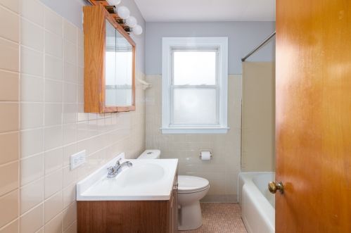 6024 Eddy St, Chicago IL 60641-3246 exterior