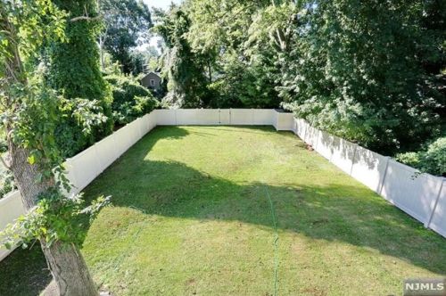 7 Lawrence Ave, Dumont NJ  07628-2708 exterior