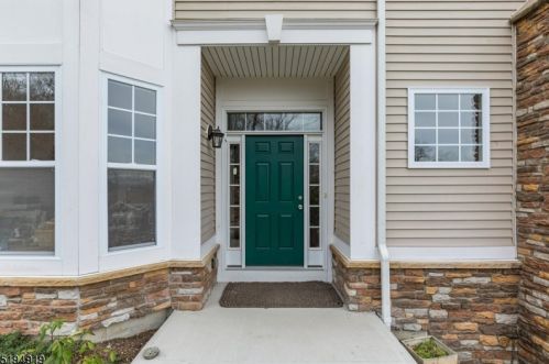 104 Indigo Rd, Hackettstown, NJ 07840-4541