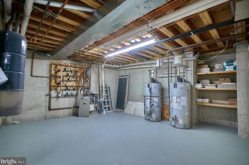 2221 Jefferson Ln, Huntingdon Valley PA 19006-6038 exterior