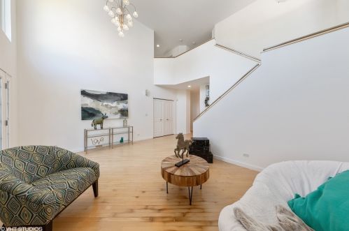 692 Indiana St, Elmhurst IL 60126-1345 exterior