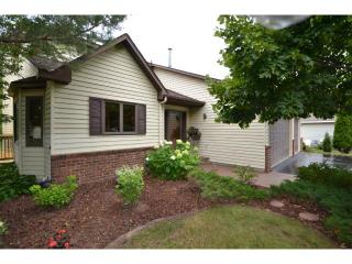 1806 Regatta Dr, Saint Paul, MN 55125-8850