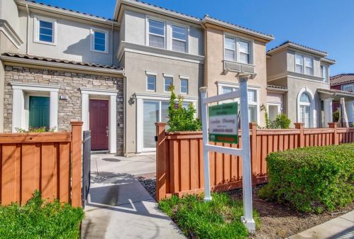 231 Vista Roma Way, San Jose, CA 95136-4445