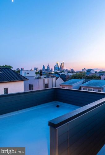 936 Leithgow St, Philadelphia PA 19123-1440 exterior