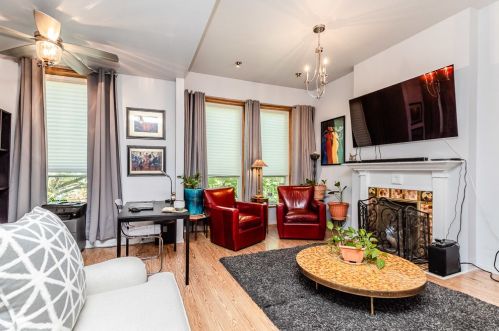 3161 Monroe St, Chicago IL 60624-2545 exterior