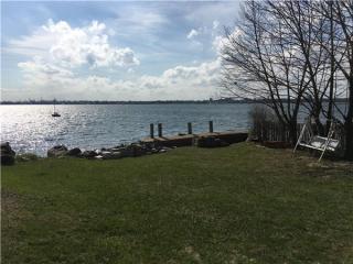 4 Carroll St, Bronx NY  10464-1427 exterior