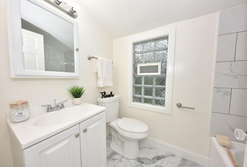 2926 Bobolink Ave, Milwaukee WI  53209-4248 exterior