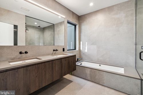 1355 Kater St, Philadelphia PA 19147-1817 exterior