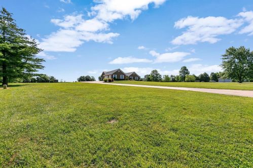 103 Wolf Trl Ct, Defiance MO 63341-1356 exterior