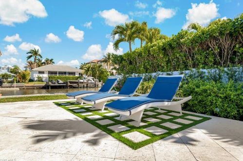 253 Conners Ave, Naples FL 34108-2124 exterior