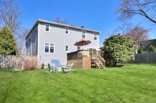 26 Bauer Pl, Westport CT 06880-4101 exterior